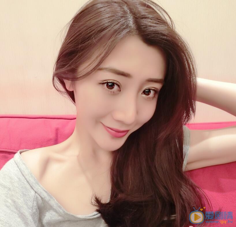 李小娇卖萌照 李小娇高清写真_李小娇高清剧照