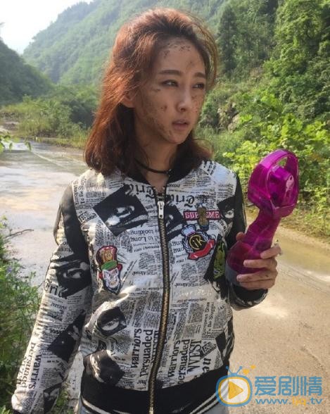 张宇菲明星合照 张宇菲高清写真_张宇菲高清剧照