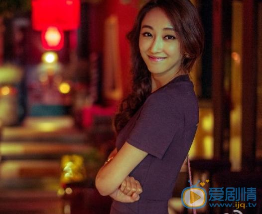 张宇菲夜色街拍 张宇菲高清写真_张宇菲高清剧照