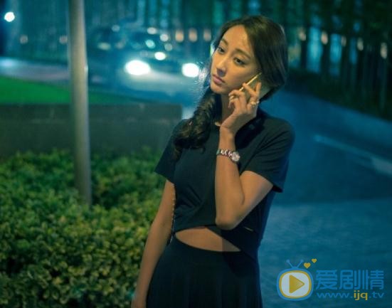 张宇菲夜色街拍 张宇菲高清写真_张宇菲高清剧照