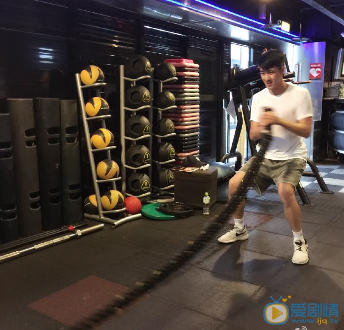 许镇耀运动健身照 许镇耀高清写真_许镇耀高清剧照