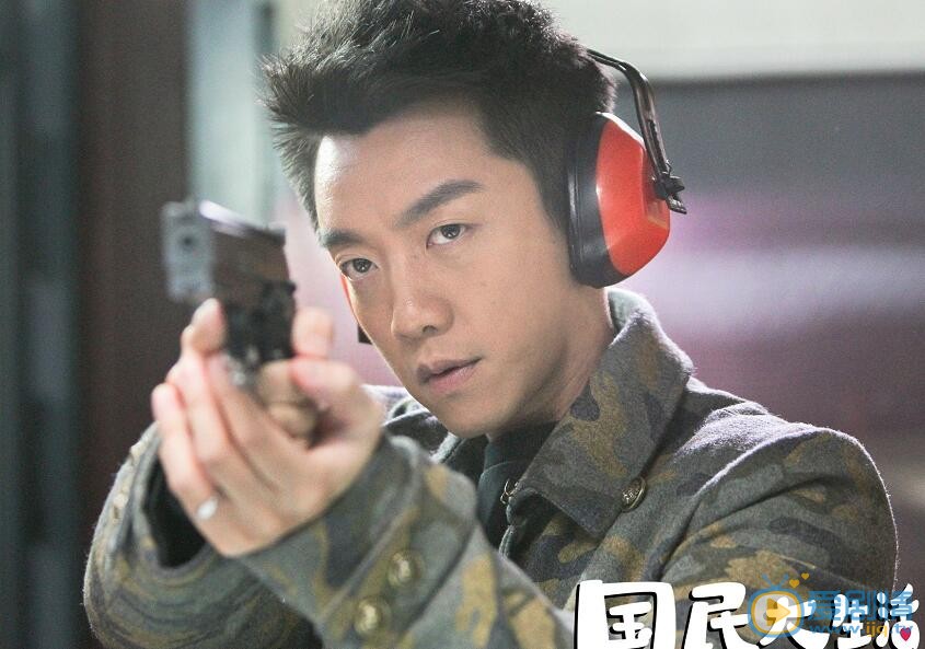 国民大生活曝全新剧照 郑恺袁姗姗见家长表情严肃