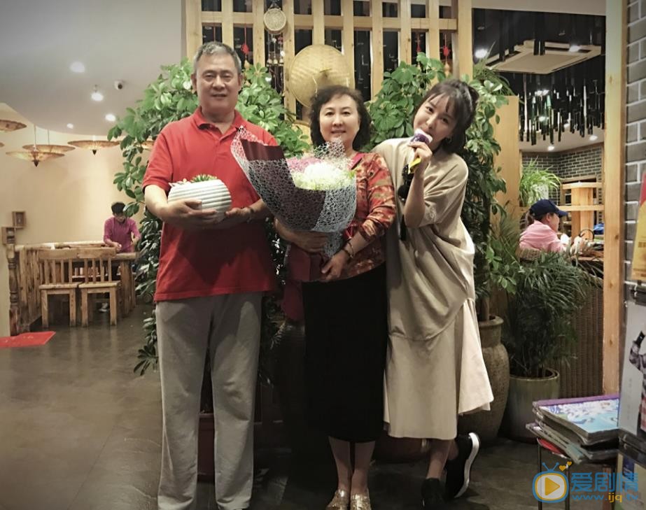 郑亦桐全家福 郑亦桐高清写真_郑亦桐高清剧照