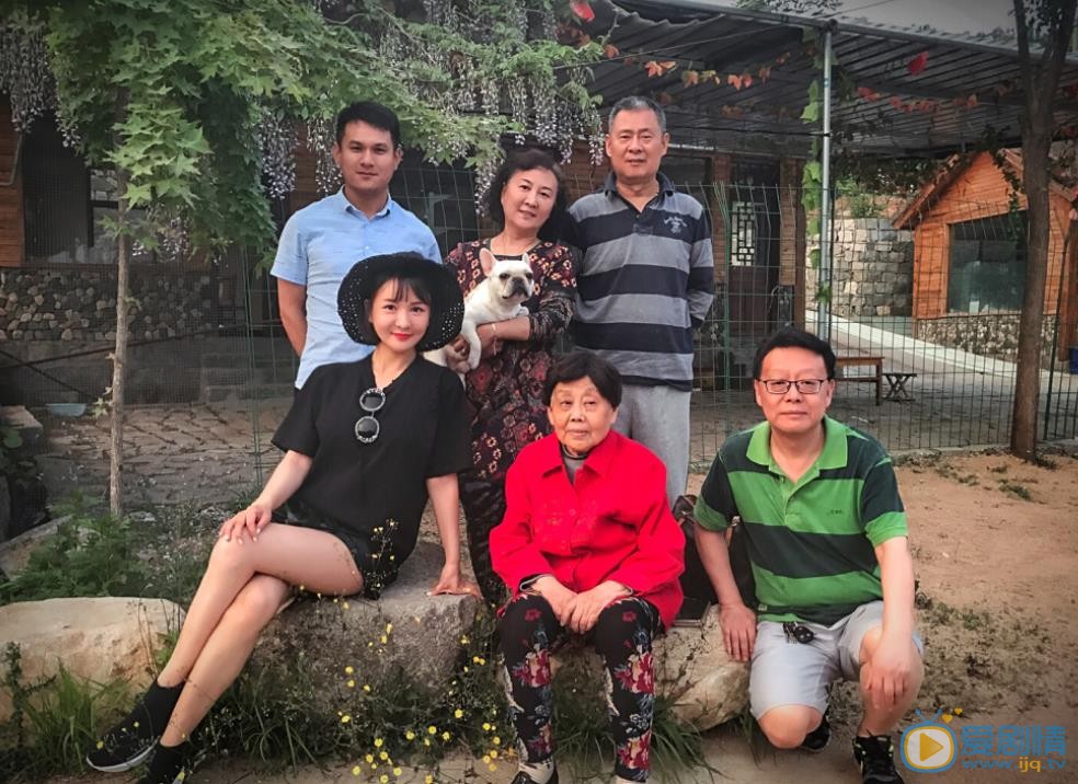 郑亦桐全家福 郑亦桐高清写真_郑亦桐高清剧照