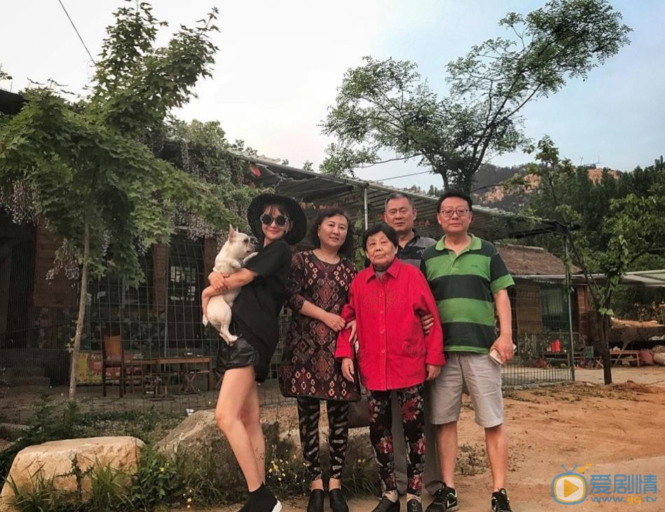 郑亦桐全家福 郑亦桐高清写真_郑亦桐高清剧照