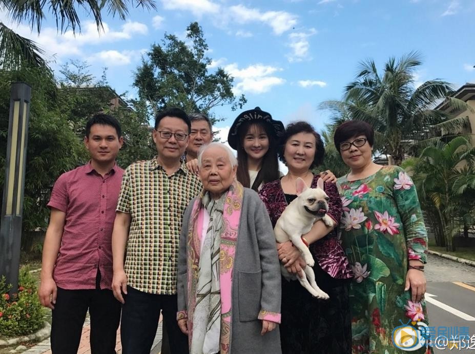郑亦桐全家福 郑亦桐高清写真_郑亦桐高清剧照