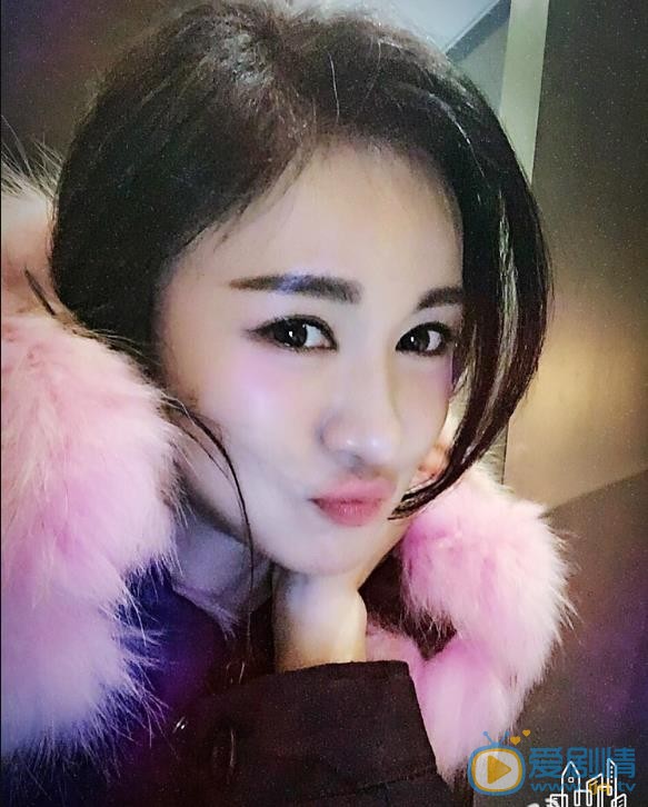 郑亦桐嘟嘴卖萌照 郑亦桐高清写真_郑亦桐高清剧照