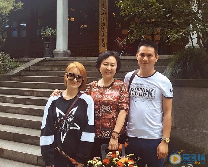 郑亦桐全家福 郑亦桐高清写真_郑亦桐高清剧照