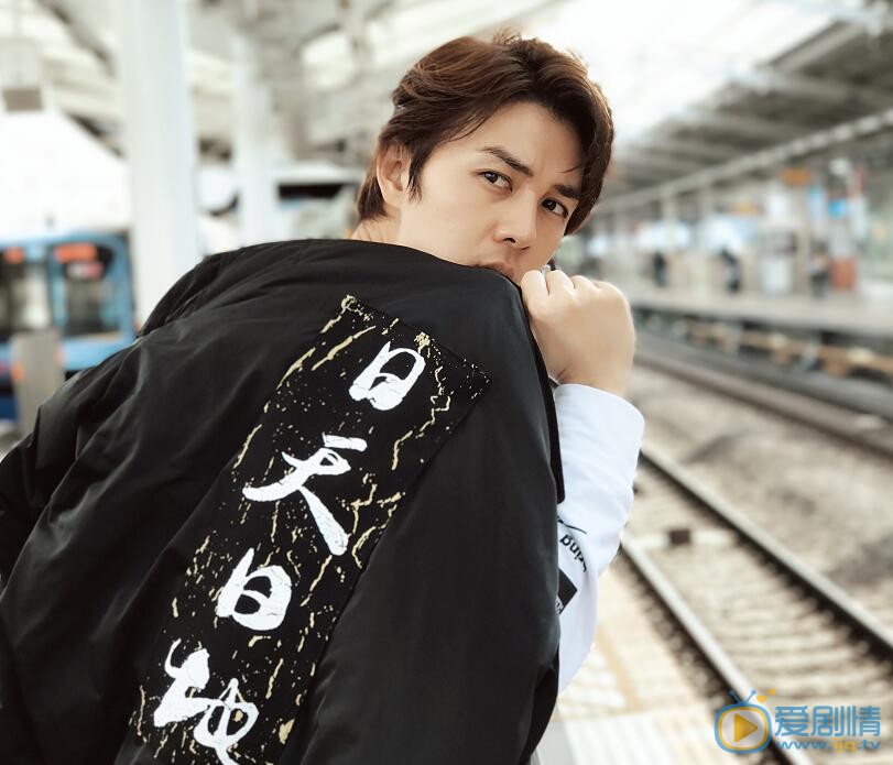 吴克群街拍写真 吴克群高清写真_吴克群高清剧照