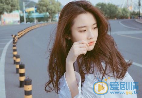 张慧雯白色街拍 张慧雯高清写真_张慧雯高清剧照