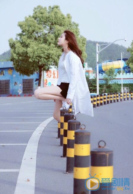 张慧雯白色街拍 张慧雯高清写真_张慧雯高清剧照