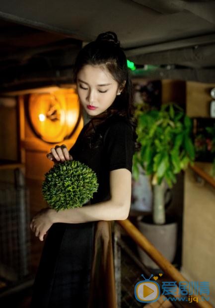 张慧雯夜色街拍 张慧雯高清写真_张慧雯高清剧照