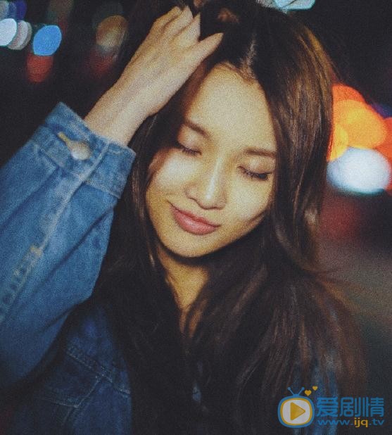 张慧雯夜色街拍 张慧雯高清写真_张慧雯高清剧照