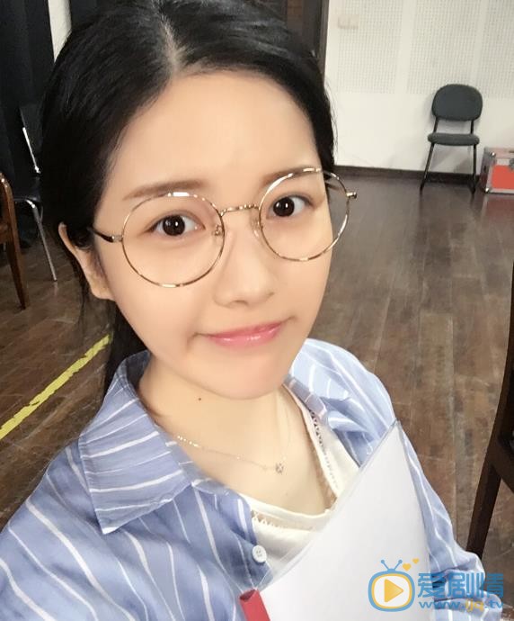 冯丽丽卖萌照 冯丽丽高清写真_冯丽丽高清剧照