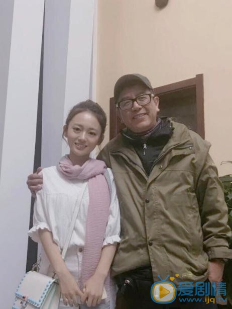 叶丽娜与人合照 叶丽娜高清写真_叶丽娜高清剧照
