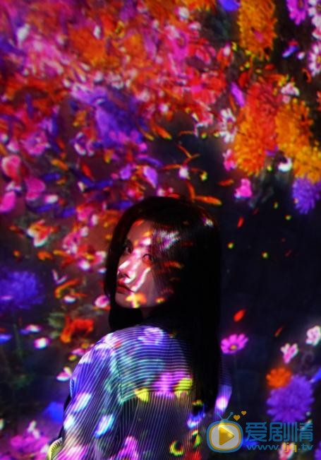 易易紫炫彩写真 易易紫高清写真_易易紫高清剧照