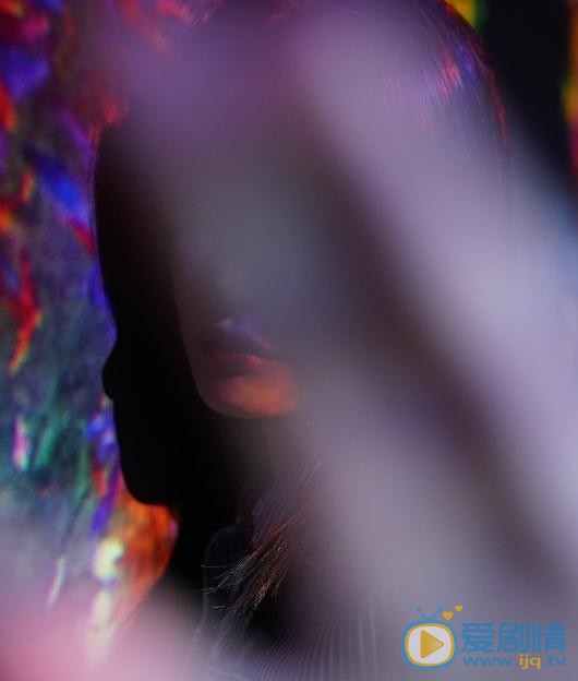 易易紫炫彩写真 易易紫高清写真_易易紫高清剧照