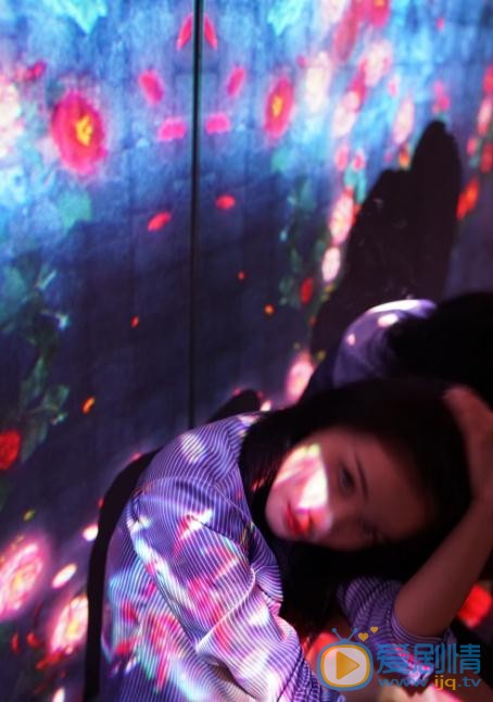 易易紫炫彩写真 易易紫高清写真_易易紫高清剧照