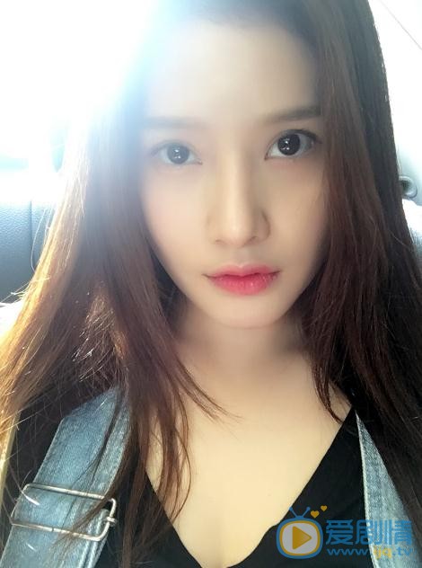 易易紫生活照 易易紫高清写真_易易紫高清剧照