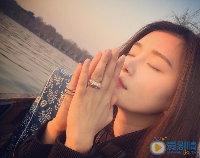 易易紫生活照 易易紫高清写真_易易紫高清剧照