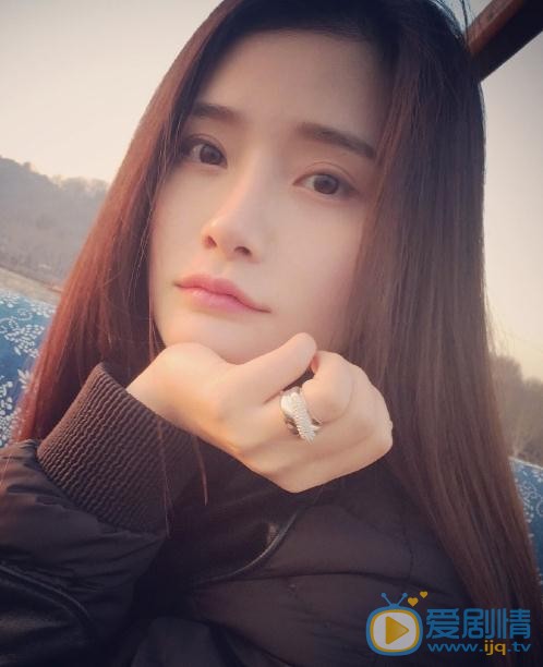 易易紫生活照 易易紫高清写真_易易紫高清剧照