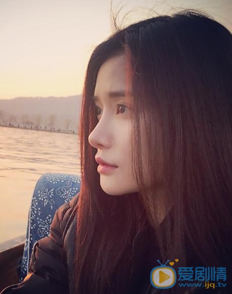 易易紫生活照 易易紫高清写真_易易紫高清剧照