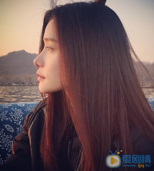 易易紫生活照 易易紫高清写真_易易紫高清剧照