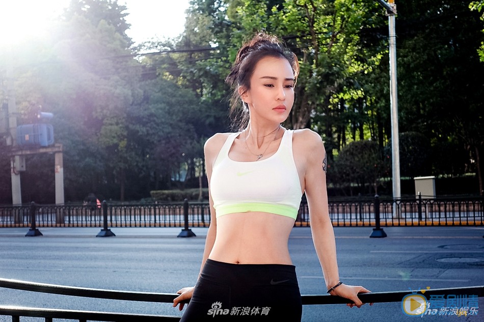 母其弥雅街拍写真 母其弥雅高清写真_母其弥雅高清剧照