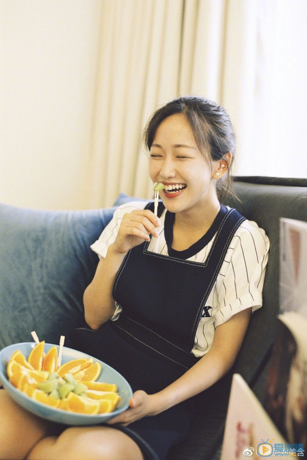 刘美含街拍大片 刘美含高清写真_刘美含高清剧照