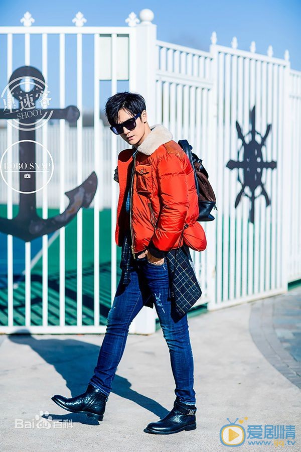 蒋劲夫街拍时刻 蒋劲夫高清写真_蒋劲夫高清剧照