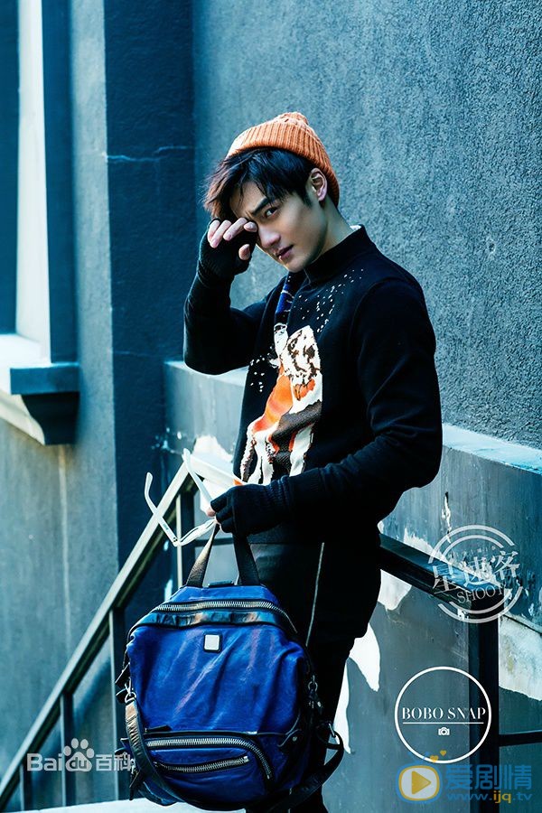 蒋劲夫街拍时刻 蒋劲夫高清写真_蒋劲夫高清剧照