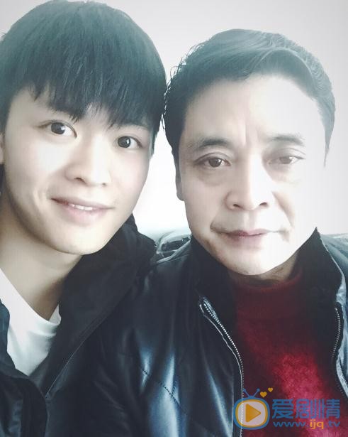 宁桓宇与人合照 宁桓宇高清写真_宁桓宇高清剧照