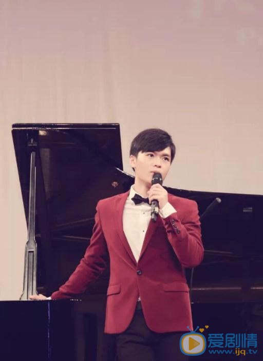 宁桓宇钢琴照 宁桓宇高清写真_宁桓宇高清剧照
