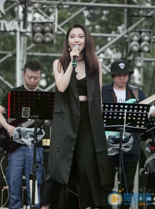 田依桐《一年级》节目照 田依桐高清写真_田依桐高清剧照