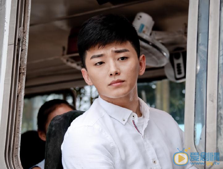 李德龙《幸福照相馆》剧照 李德龙高清写真_李德龙高清剧照