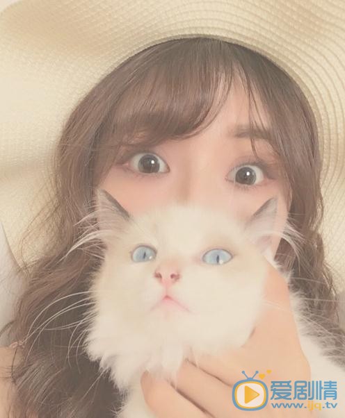 刘倩妤与宠物合照 刘倩妤高清写真_刘倩妤高清剧照