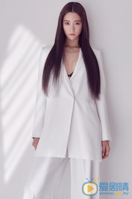 李成敏白色写真 李成敏高清写真_李成敏高清剧照