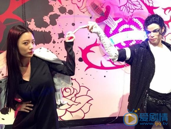 李成敏蜡像合照 李成敏高清写真_李成敏高清剧照
