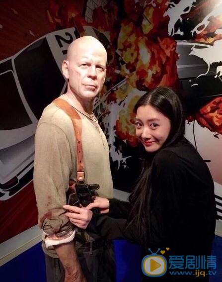 李成敏蜡像合照 李成敏高清写真_李成敏高清剧照