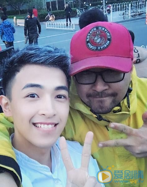 黄德毅与人合照 黄德毅高清写真_黄德毅高清剧照