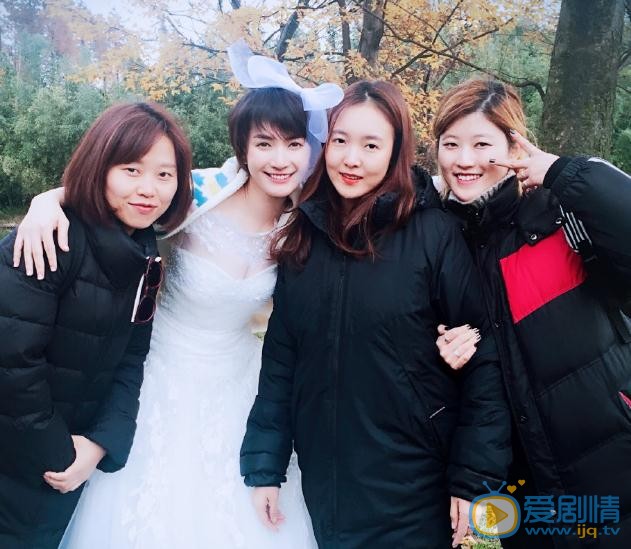 李媛与人合照 李媛高清写真_李媛高清剧照