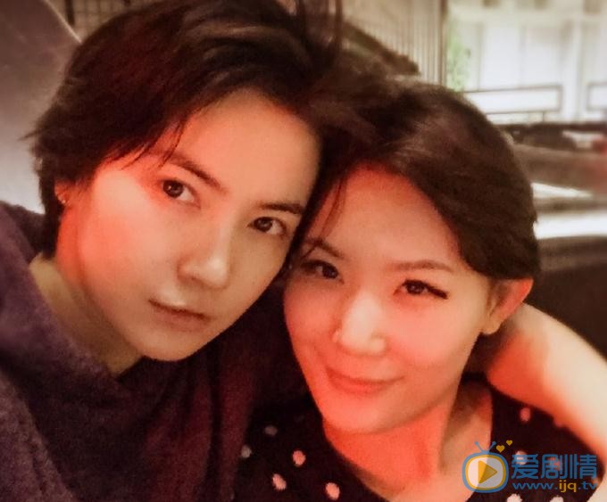 李媛与人合照 李媛高清写真_李媛高清剧照