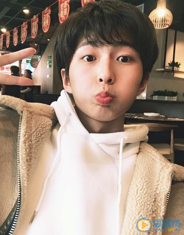李歌洋侧颜照 李歌洋高清写真_李歌洋高清剧照