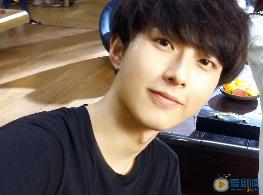 李歌洋卖萌照 李歌洋高清写真_李歌洋高清剧照