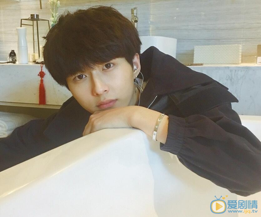 李歌洋卖萌照 李歌洋高清写真_李歌洋高清剧照