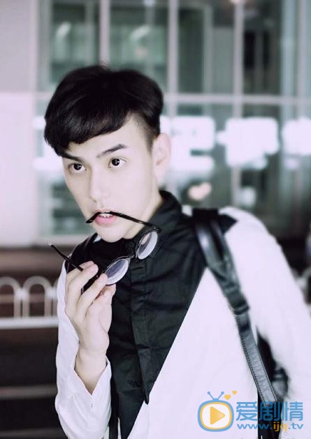 邱赫南生活照 邱赫南高清写真_邱赫南高清剧照