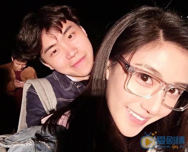 朱庭辰与人合照 朱庭辰高清写真_朱庭辰高清剧照