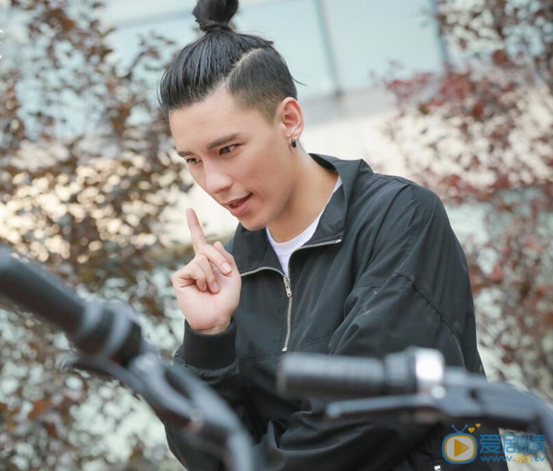 王修泽《我的早更女友》剧照 王修泽高清写真_王修泽高清剧照