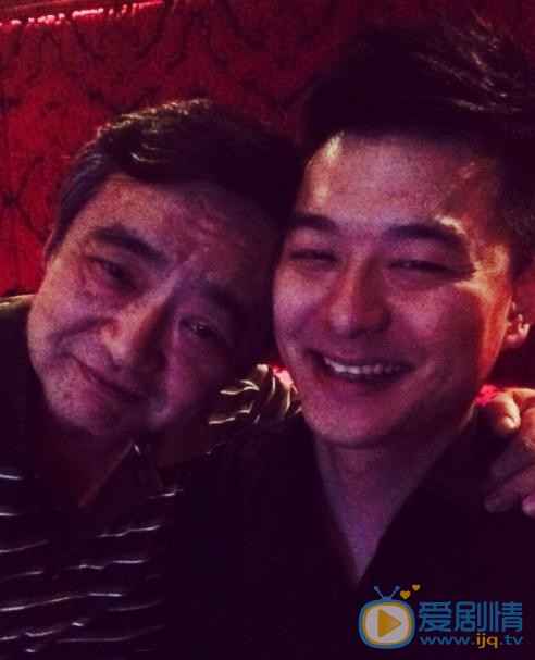 张戈与人合照 张戈高清写真_张戈高清剧照