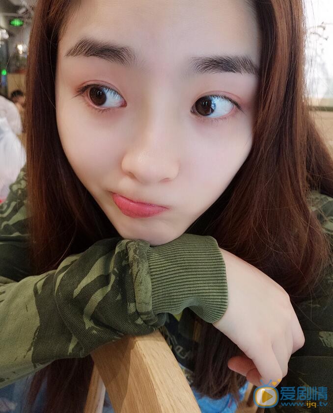 吴曼思卖萌照 吴曼思高清写真_吴曼思高清剧照